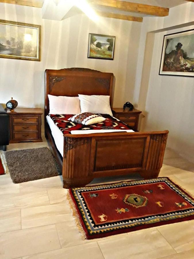 La Curtea Veche Apartment Lapus ภายนอก รูปภาพ