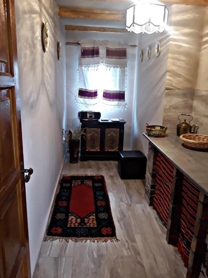 La Curtea Veche Apartment Lapus ภายนอก รูปภาพ