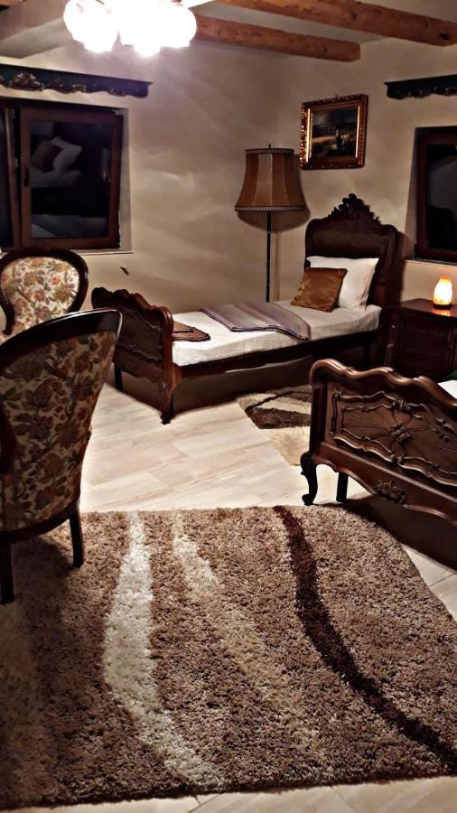 La Curtea Veche Apartment Lapus ภายนอก รูปภาพ